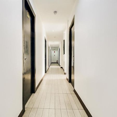 Oyo 895 Golden Majestic Pension Inn Manila Bagian luar foto