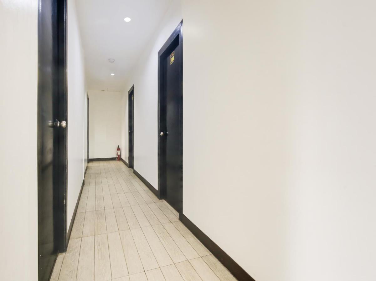 Oyo 895 Golden Majestic Pension Inn Manila Bagian luar foto