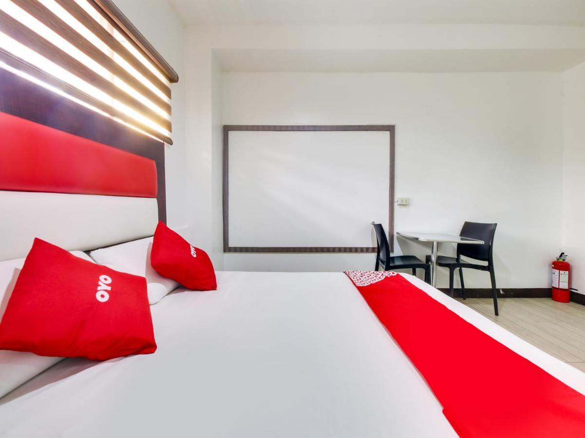 Oyo 895 Golden Majestic Pension Inn Manila Bagian luar foto