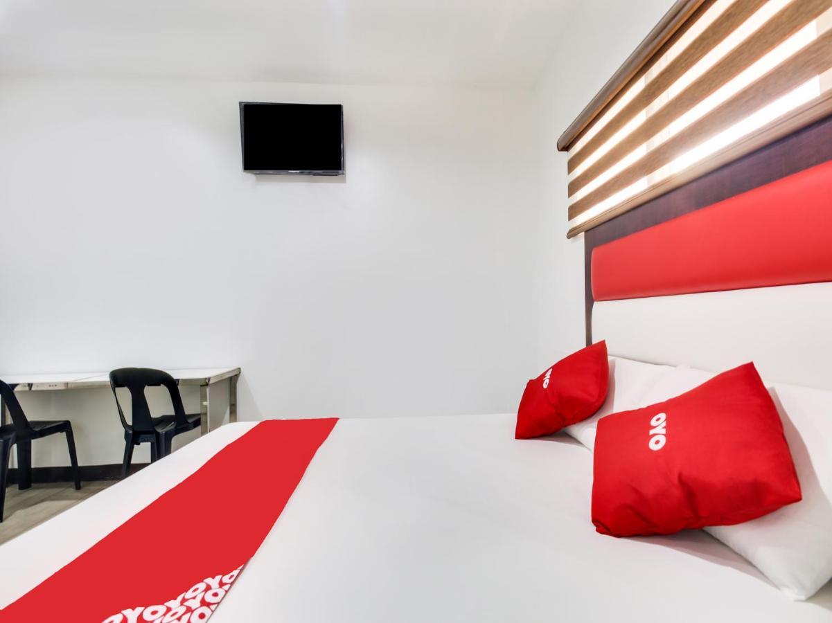 Oyo 895 Golden Majestic Pension Inn Manila Bagian luar foto