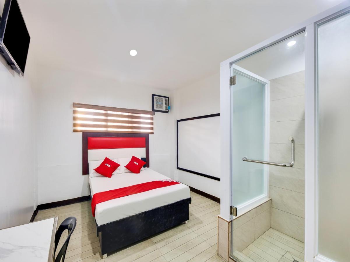 Oyo 895 Golden Majestic Pension Inn Manila Bagian luar foto