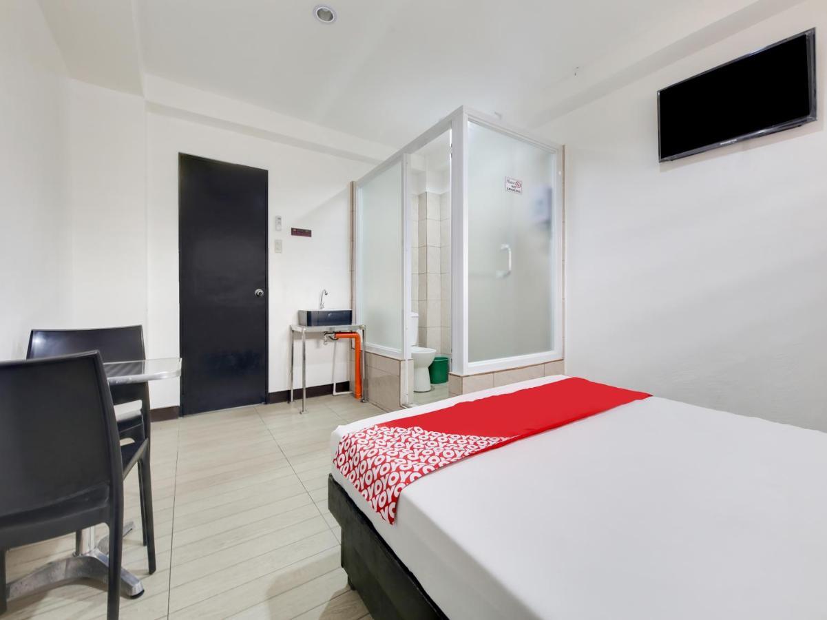 Oyo 895 Golden Majestic Pension Inn Manila Bagian luar foto