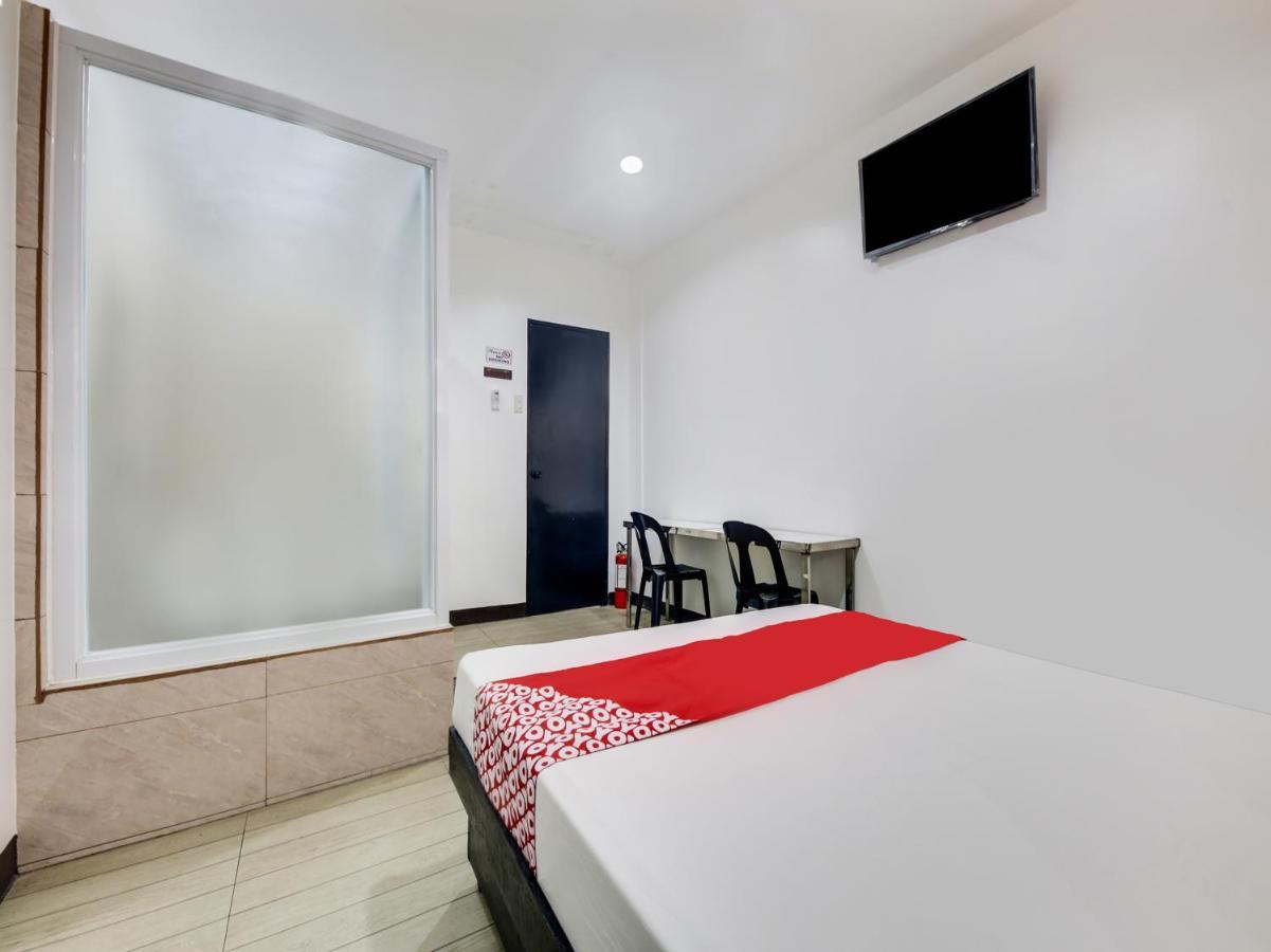 Oyo 895 Golden Majestic Pension Inn Manila Bagian luar foto